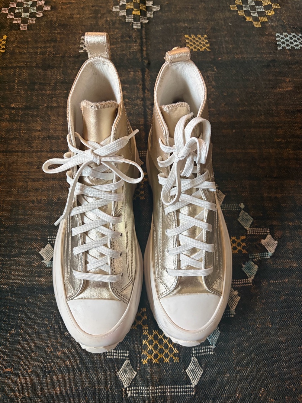VGUC Converse Run Star Western Hike Platform in metallic gold size 10